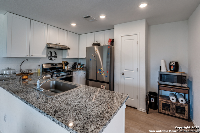 Listing photo id 2 for 3823 Casado