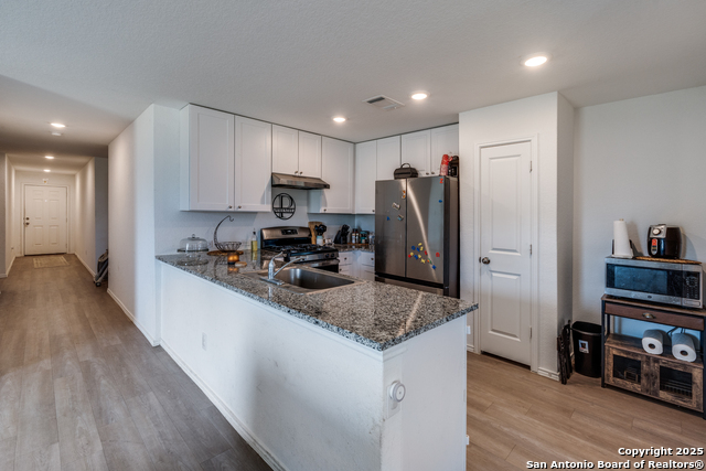 Listing photo id 3 for 3823 Casado