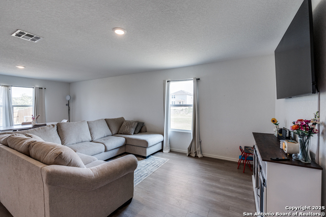 Listing photo id 5 for 3823 Casado