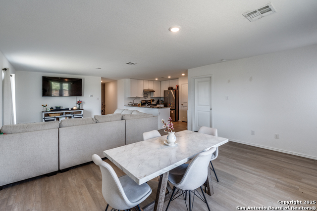 Listing photo id 7 for 3823 Casado
