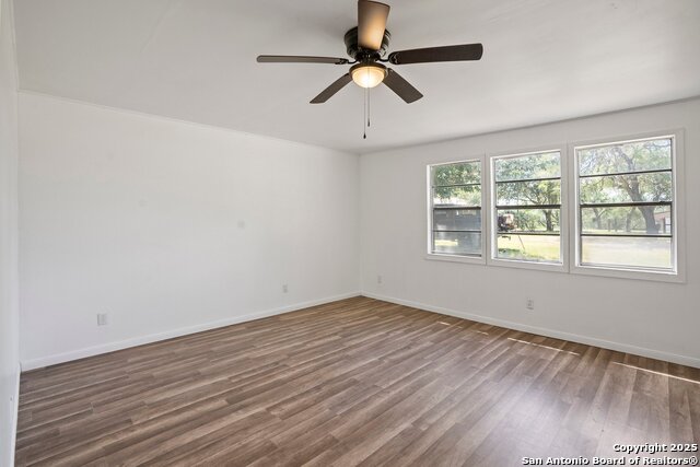 Image 24 of 41 For 218 Live Oak Ln