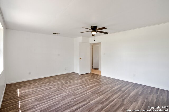 Image 25 of 41 For 218 Live Oak Ln