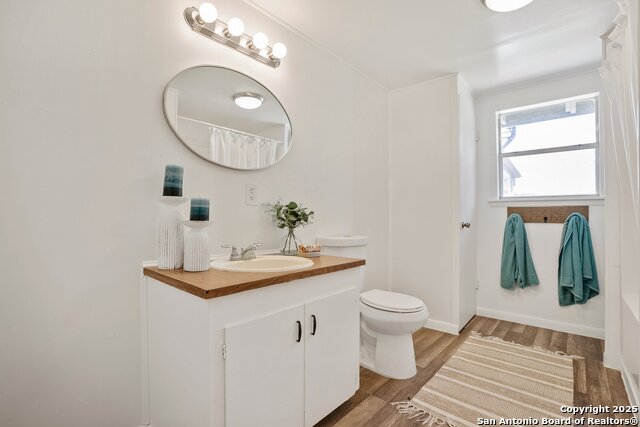 Image 26 of 41 For 218 Live Oak Ln