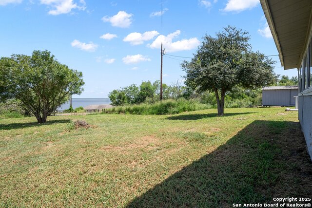 Image 28 of 41 For 218 Live Oak Ln