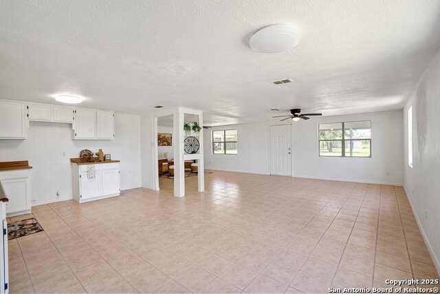 Image 6 of 41 For 218 Live Oak Ln