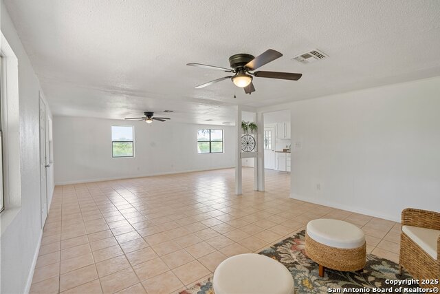 Image 9 of 41 For 218 Live Oak Ln