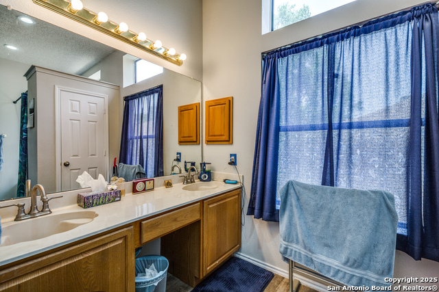 Image 13 of 25 For 1027 Hedgestone