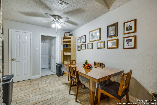 Image 3 of 25 For 1027 Hedgestone