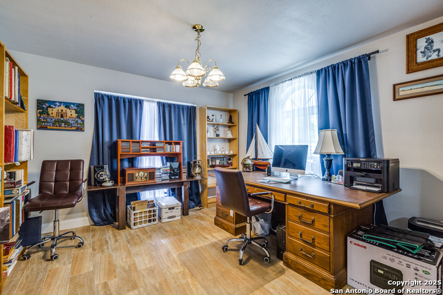 Image 4 of 25 For 1027 Hedgestone
