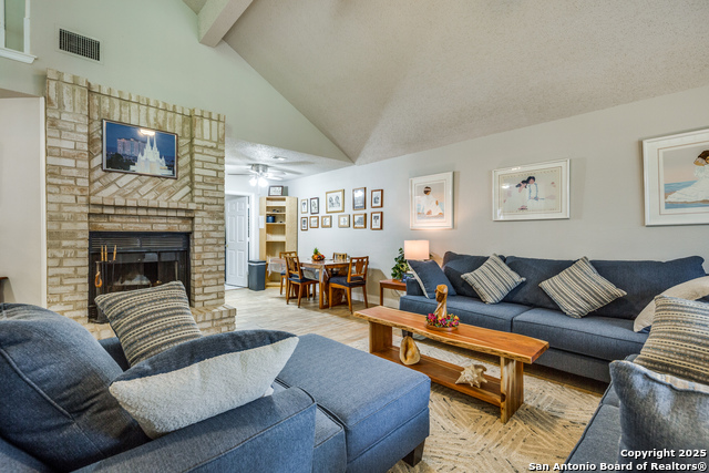 Image 5 of 25 For 1027 Hedgestone