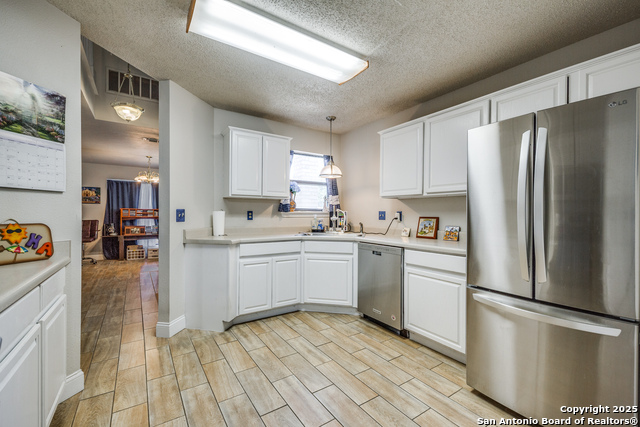Image 9 of 25 For 1027 Hedgestone