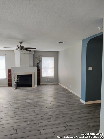 Listing photo id 13 for 2218 Newoak