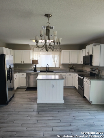 Listing photo id 14 for 2218 Newoak