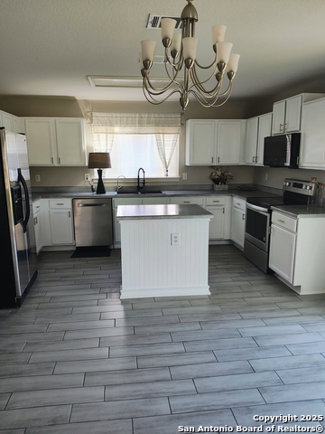 Listing photo id 15 for 2218 Newoak