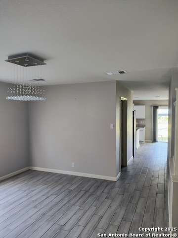 Listing photo id 17 for 2218 Newoak