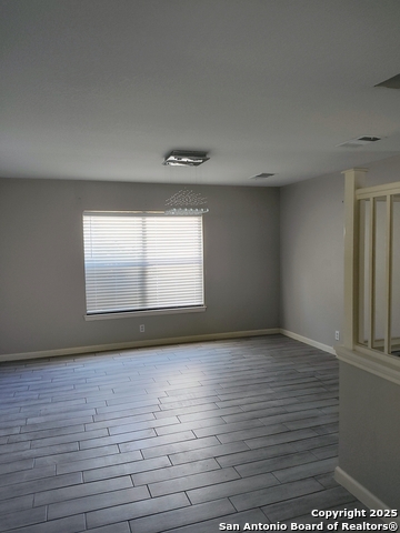 Listing photo id 18 for 2218 Newoak