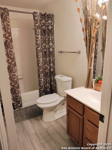 Listing photo id 19 for 2218 Newoak