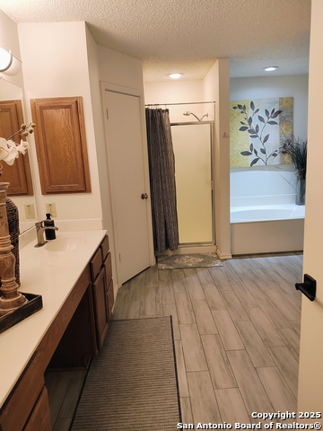 Listing photo id 21 for 2218 Newoak