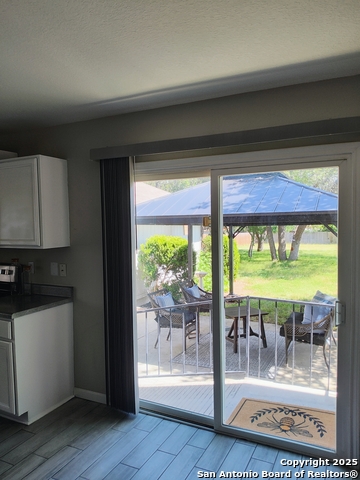 Listing photo id 22 for 2218 Newoak