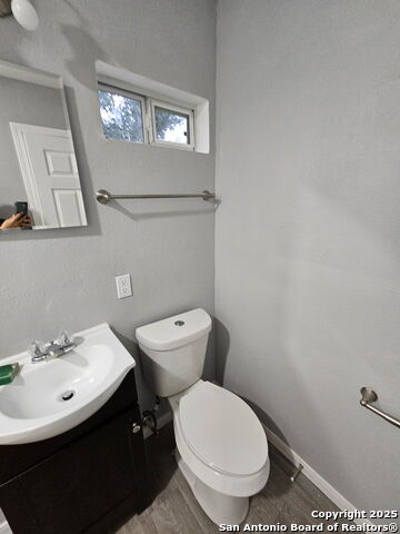 Image 18 of 20 For 110 Heather Ave