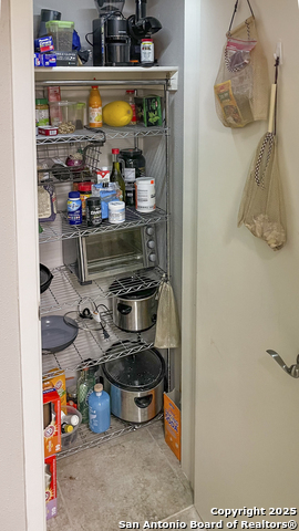 Image 11 of 28 For 7701 Wurzbach 703