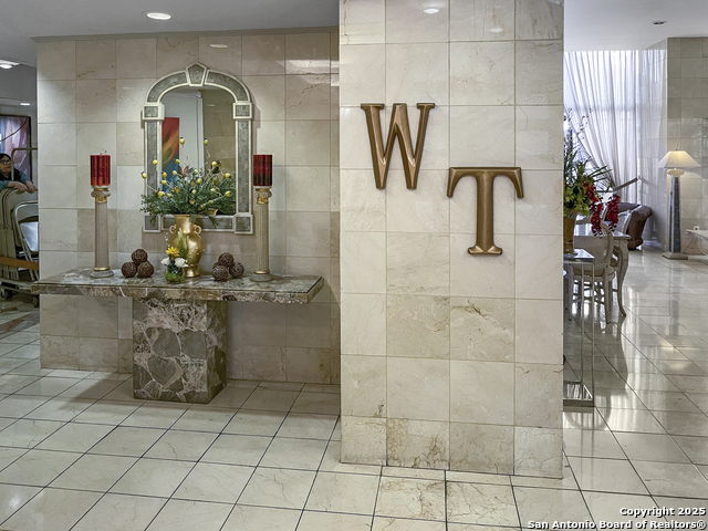 Image 14 of 28 For 7701 Wurzbach 703