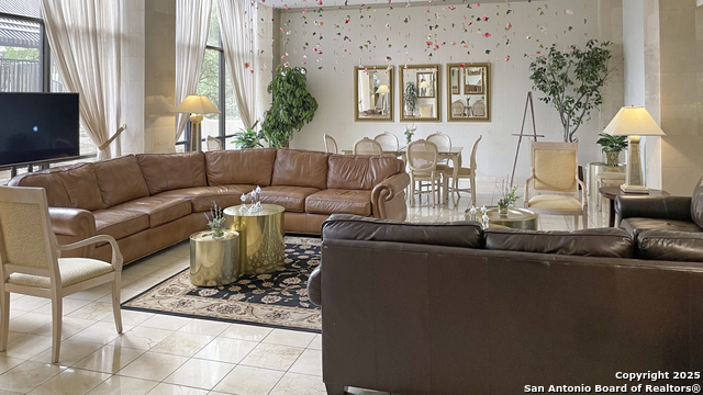 Image 16 of 28 For 7701 Wurzbach 703