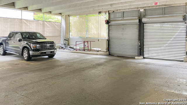 Image 18 of 28 For 7701 Wurzbach 703