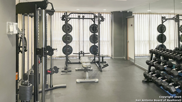 Image 22 of 28 For 7701 Wurzbach 703