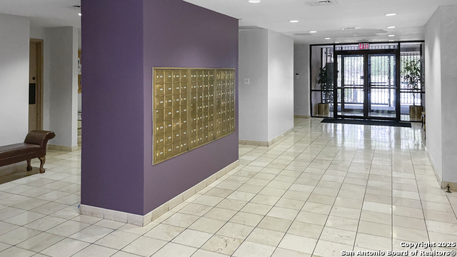 Image 23 of 28 For 7701 Wurzbach 703