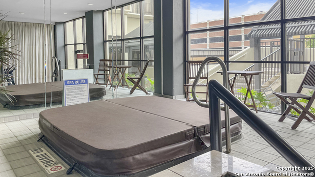 Image 24 of 28 For 7701 Wurzbach 703