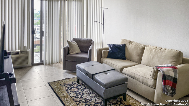 Image 3 of 28 For 7701 Wurzbach 703