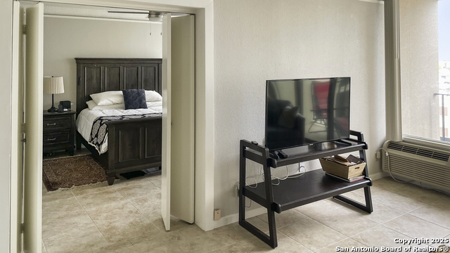 Image 4 of 28 For 7701 Wurzbach 703