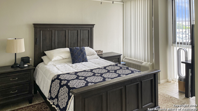 Image 6 of 28 For 7701 Wurzbach 703