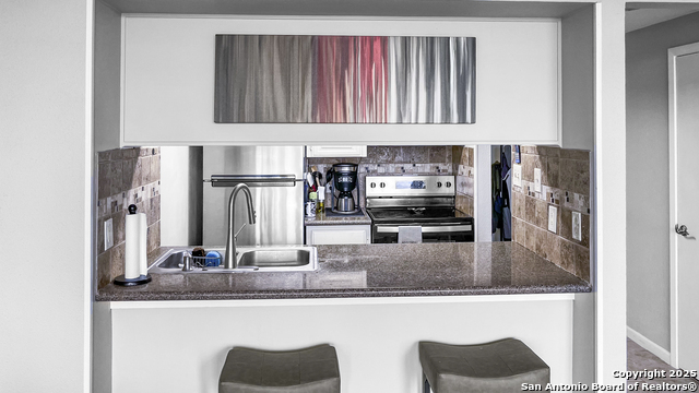 Image 9 of 28 For 7701 Wurzbach 703