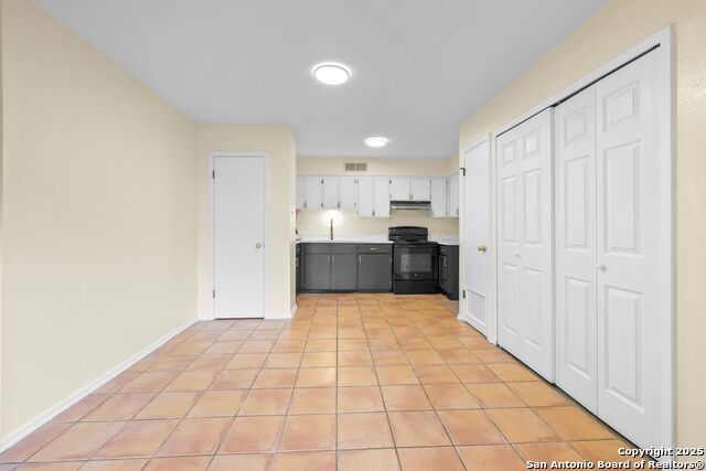 Listing photo id 10 for 6123 Farragut