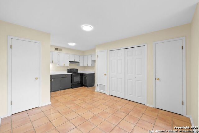 Listing photo id 11 for 6123 Farragut