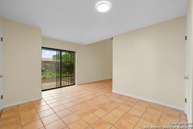 Listing photo id 14 for 6123 Farragut