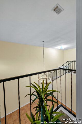 Listing photo id 19 for 6123 Farragut