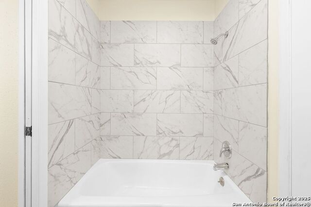Listing photo id 22 for 6123 Farragut