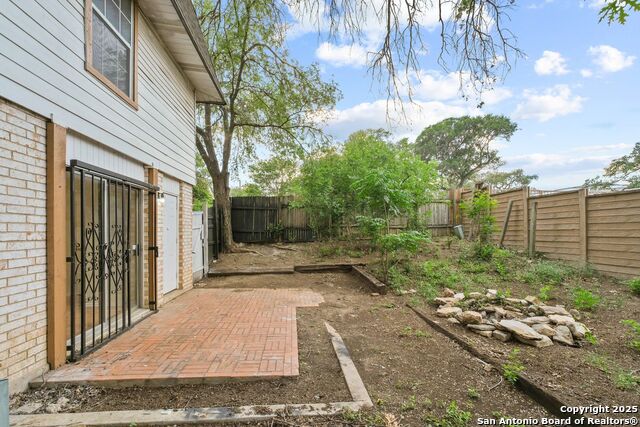 Listing photo id 27 for 6123 Farragut