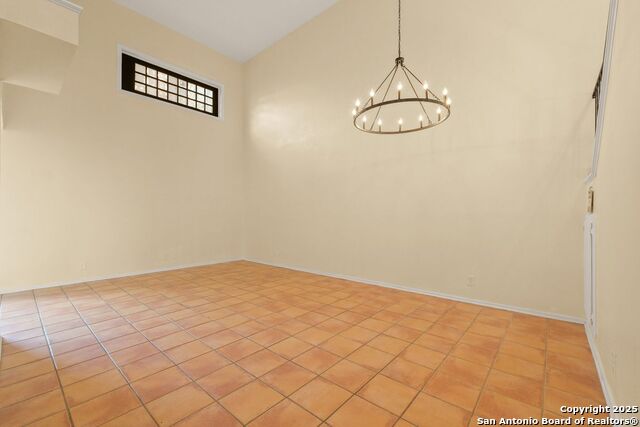 Listing photo id 6 for 6123 Farragut