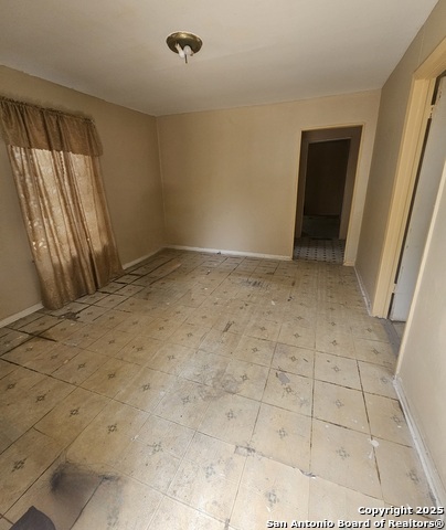 Listing photo id 0 for 215 Monclova