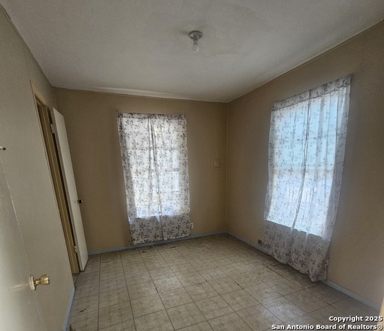 Listing photo id 1 for 215 Monclova