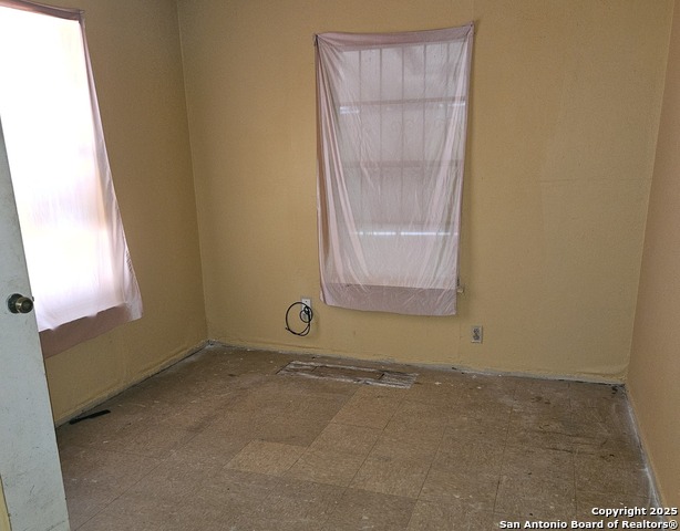 Listing photo id 2 for 215 Monclova