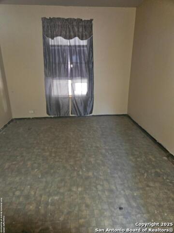 Listing photo id 3 for 215 Monclova