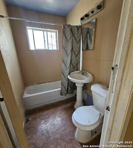 Listing photo id 5 for 215 Monclova