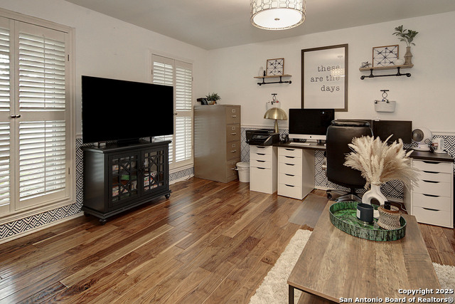 Listing photo id 4 for 2623 Crow Valley
