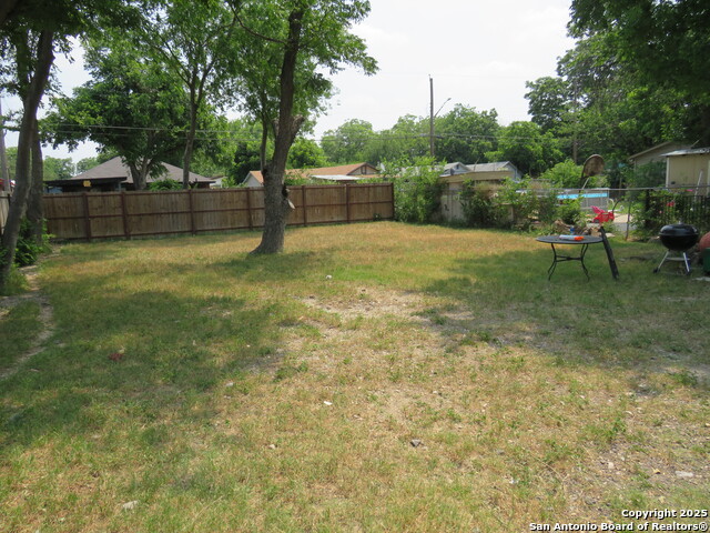 Image 3 of 4 For 1414 Flanders Ave