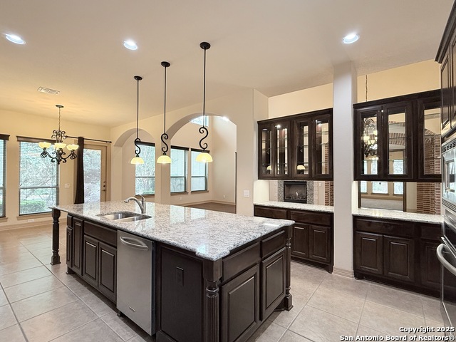 Listing photo id 10 for 4419 Tapia  